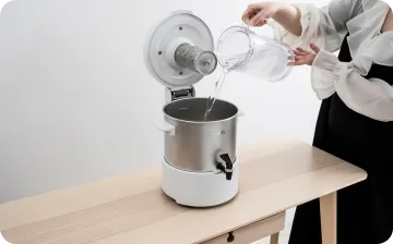 水道水を注ぐイメージ